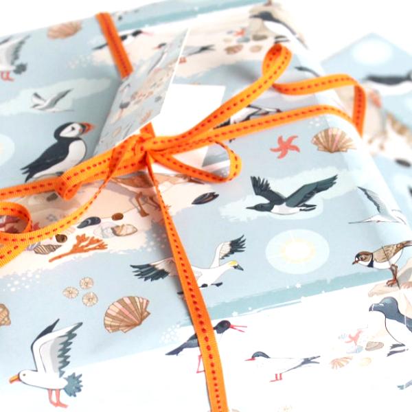  BIRDS GIFT WRAPPING